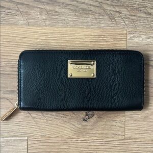 Michael Kors Black Leather Zip Wallet